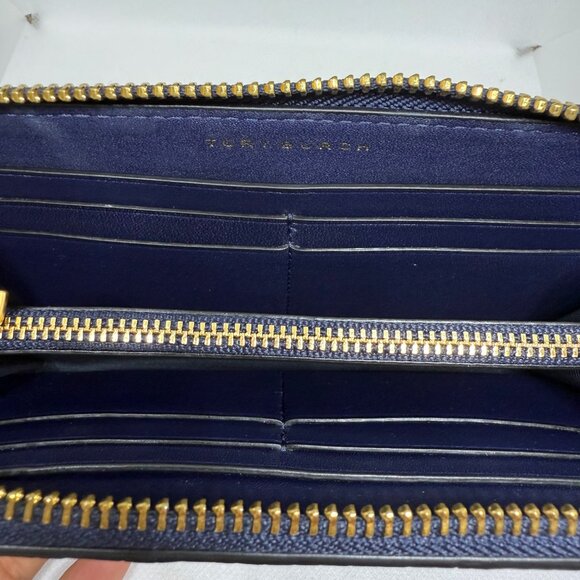 👜 Tory Burch Gemini Link Embossed Zip Continental Wallet - Picture 6 of 11